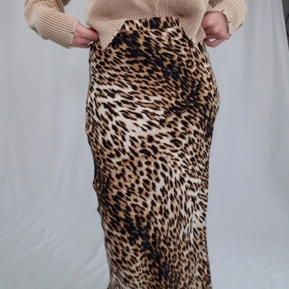 Olivaceous Chic Leopard Print High Waist Midi Skirt - Picture 5 of 6